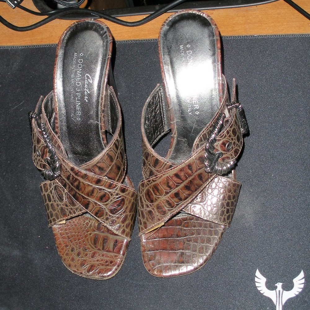 Vintage Donald Pliner  leather metallic snakeskin lcontour 3 1/2" sandals heels
